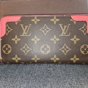 Authentic Louis Vuitton Retiro Zippy Women's Wallet